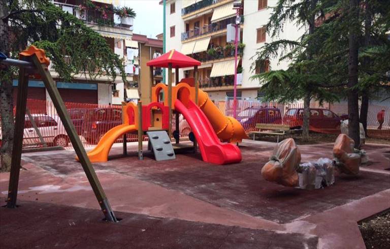 L'area giochi in via Salvo D’Acquisto