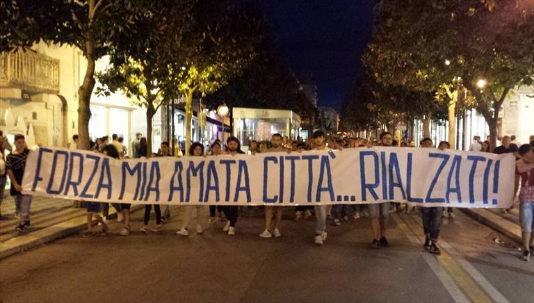 Le foto della fiaccolata