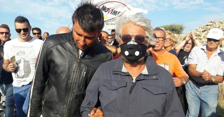 Alessandro di Battista e Beppe Grillo a Torre Calderina