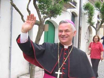 il vescovo monsignor Cornacchia