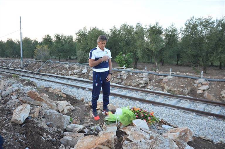 Lele Oriali sul luogo del disastro ferroviario