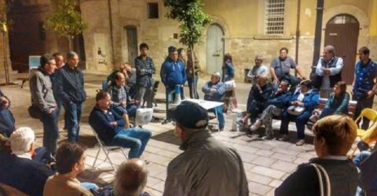 assemblea all'aperto di città civile