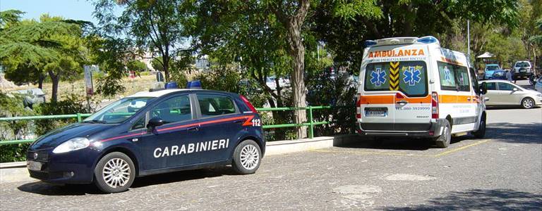 carabinieri ed ambulanza servizio 118