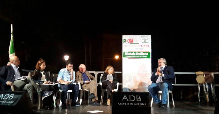 Michele Emiliano intervistato ieri nel corso della Festa provinciale dell'Unità