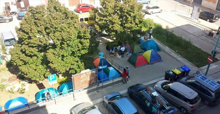Tendopoli di migranti in via Nicola Quercia