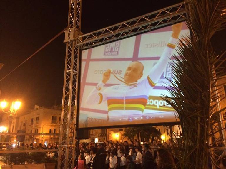 Festa in piazza per Luca Mazzone