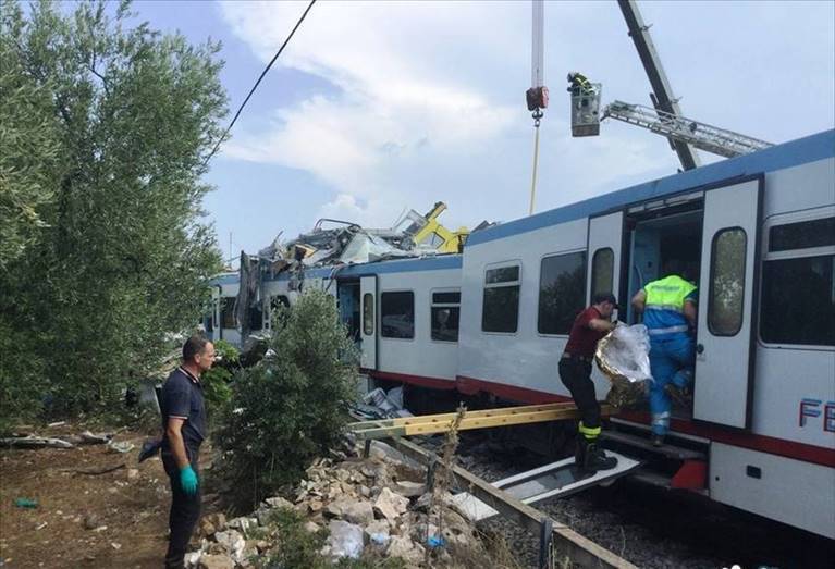 disastro ferroviario tra andria e corato