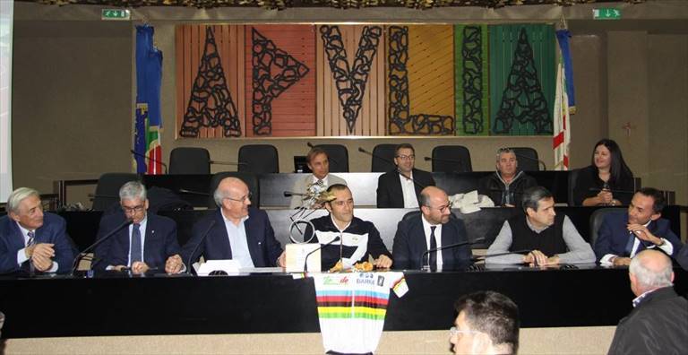 Luca Mazzone festeggiato in Consiglio regionale