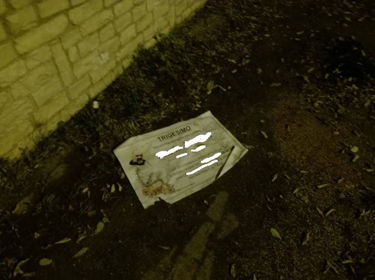 manifesto funebre vandalizzato