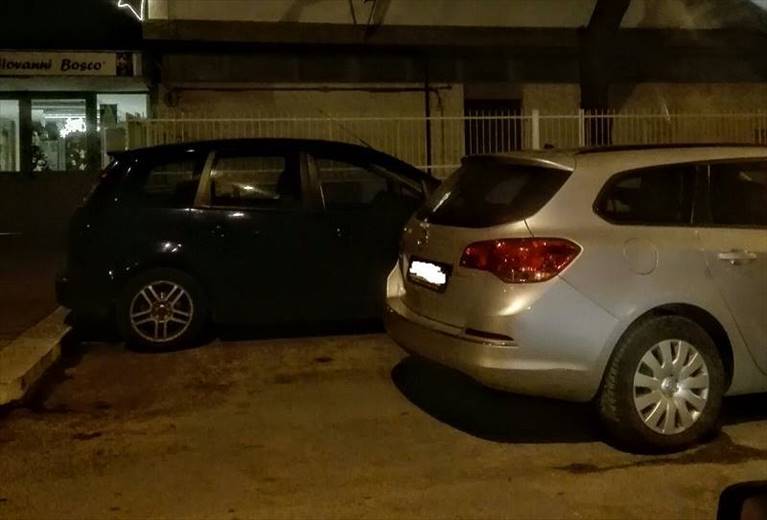 Parcheggio abusivo e in doppia fila