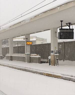 La stazione centrale sommersa dalla neve