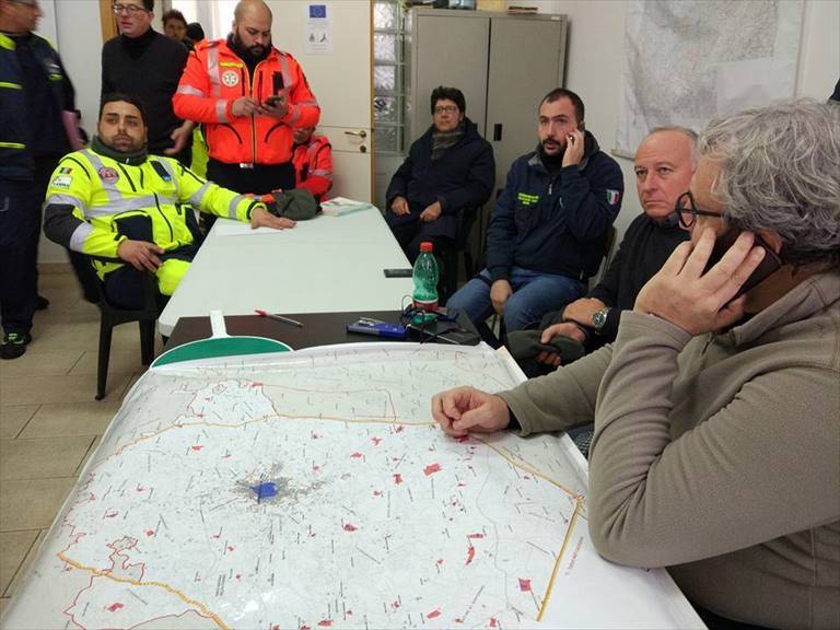 Emiliano a Santeramo per coordinare l'emergenza