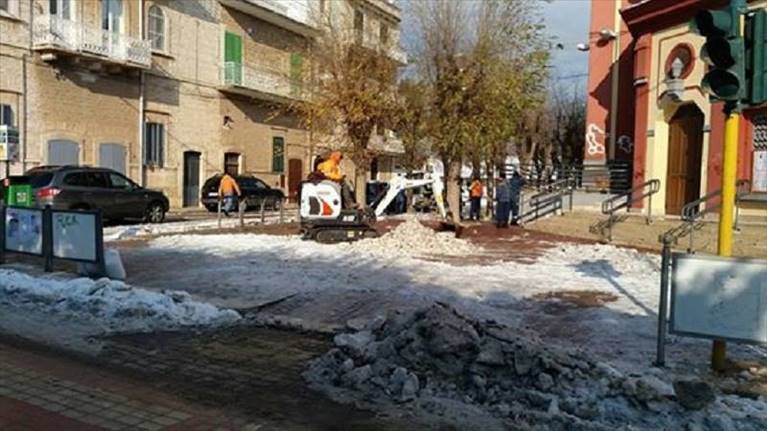 neve davanti alle scuole