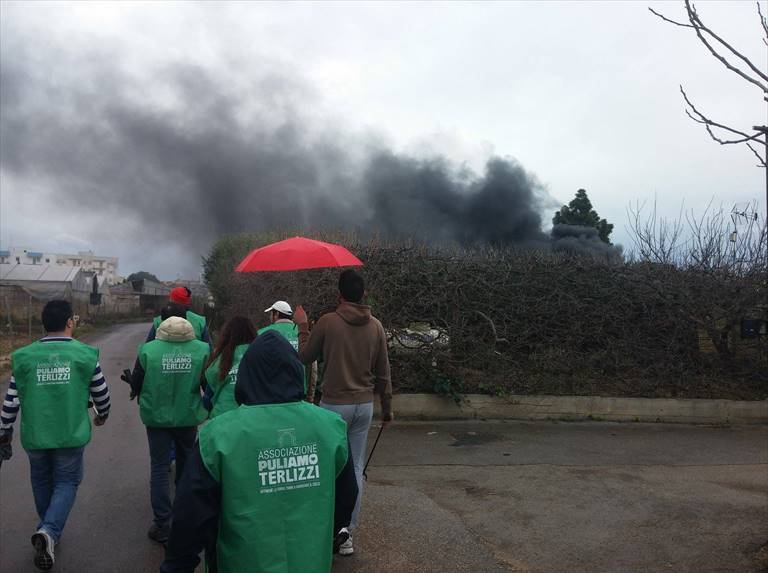 incendio in via fondo rotondo