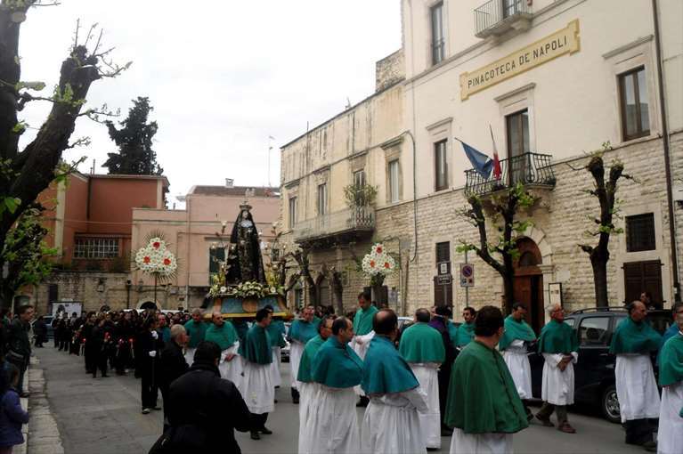 la processione dell'addolorata