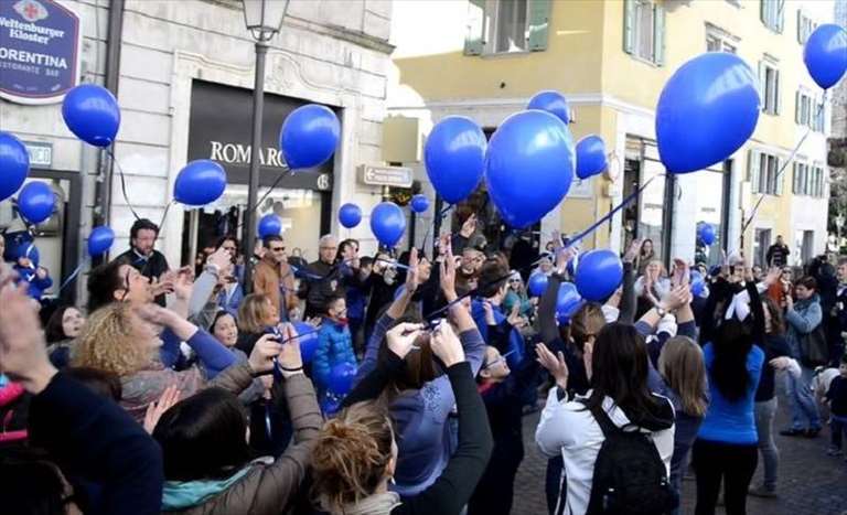 palloncini blu per l'autismo