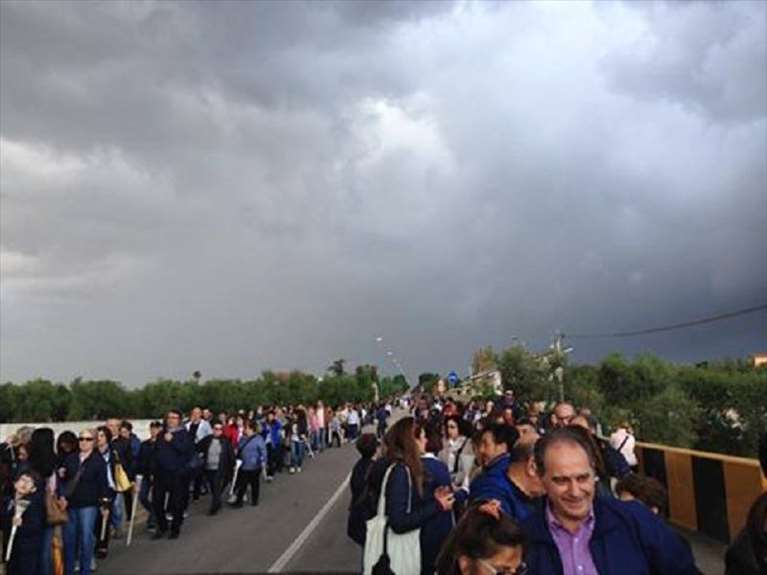tempo incerto sulla processione del 23 aprile