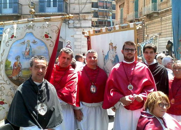 Le confraternite della Ss. Vergine del Rosario e dei Santi Medici - Santa Maria delle Grazie al X Cammino Regionale