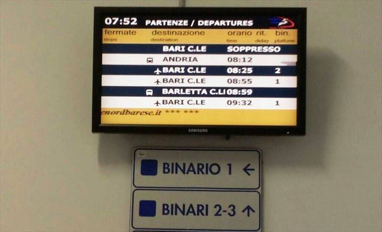 Uno dei monitor della stazione di Ruvo