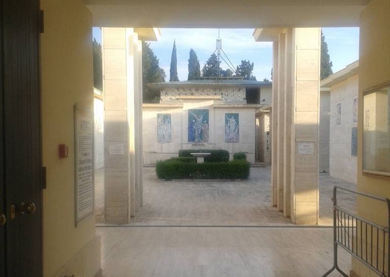 Ingresso nel cimitero di Terlizzi