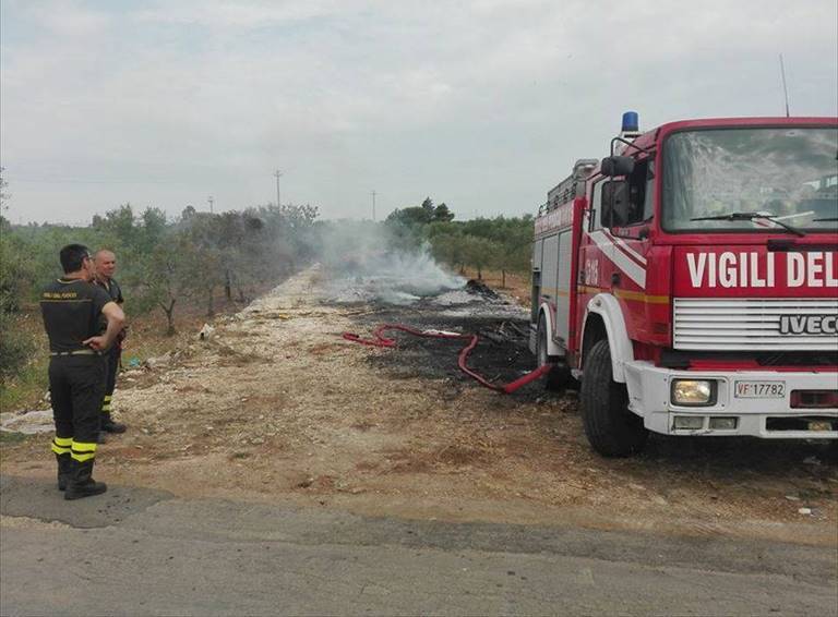 Incendio su via Torre del Musico