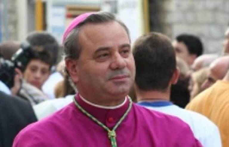 il vescovo martella