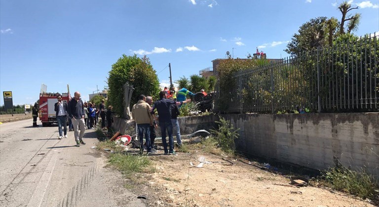 Tragico schianto sulla ex 98