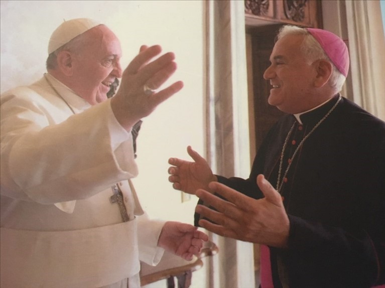 Monsignor Nicola Girasoli con papa Francesco