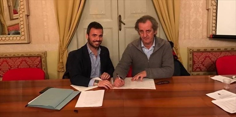 Antonio Saracino firma la costituzione del nuovo Gal Fior d'Olivi
