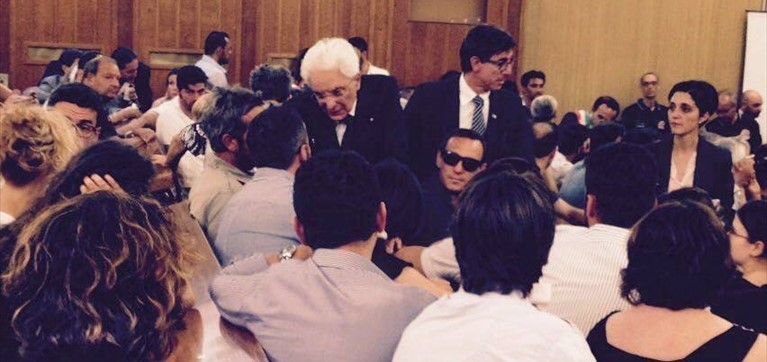 Mattarella incontra le famiglie delle vittime: «Un uomo che sta mostrando tutta la sua umanità»