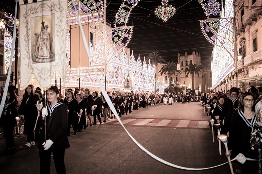 Festa della Madonna del Rosario, oggi si accendono luminarie e vicoli: al via gli eventi