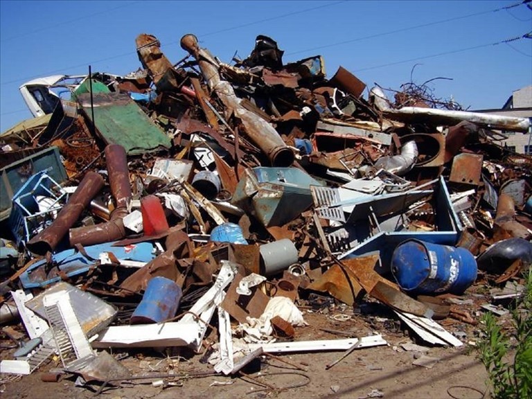 Discarica di rifiuti ferrosi