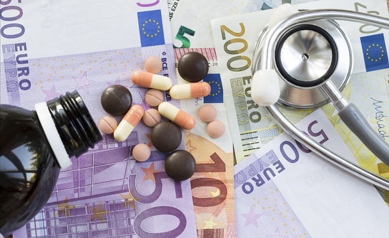 Spesa farmaceutica in calo, ma anche nel 2017 il tetto di spesa verrà superato