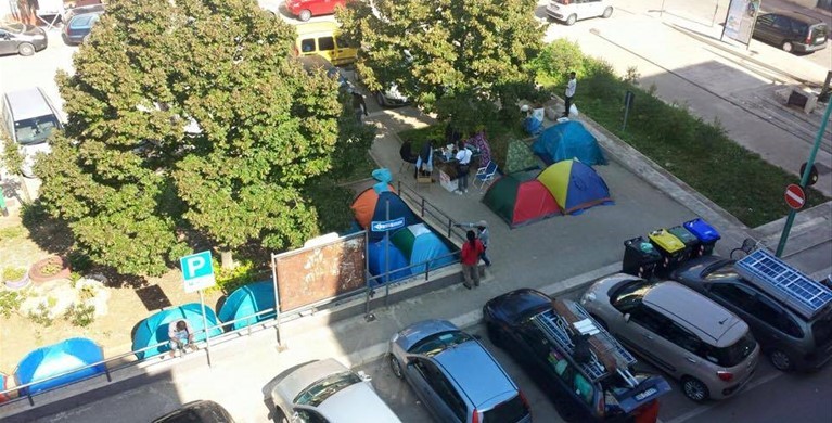 Tendopoli di migranti in via Nicola Quercia