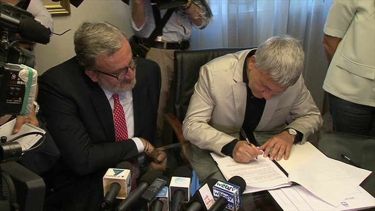 Passaggio di consegne tra Michele Emiliano e Nichi Vendola