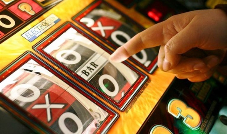 Una slot machine