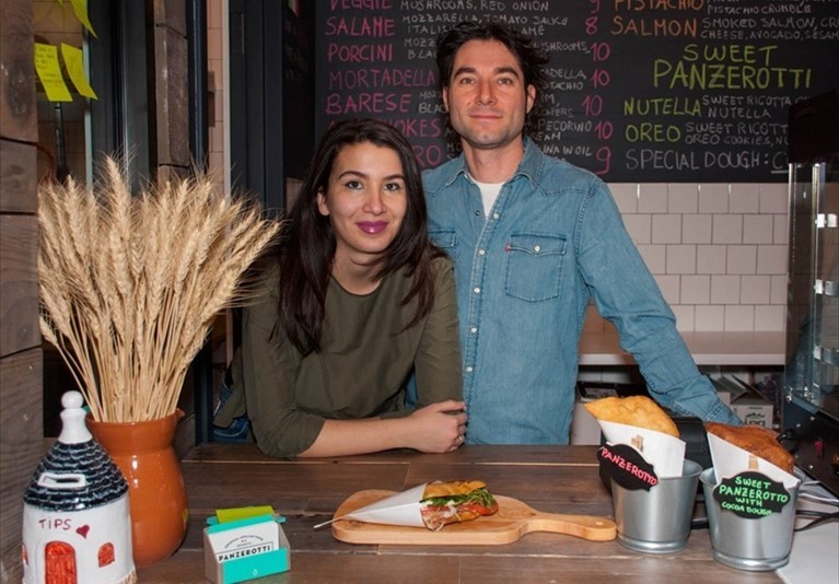 Vittoria e Pasquale nel loro locale