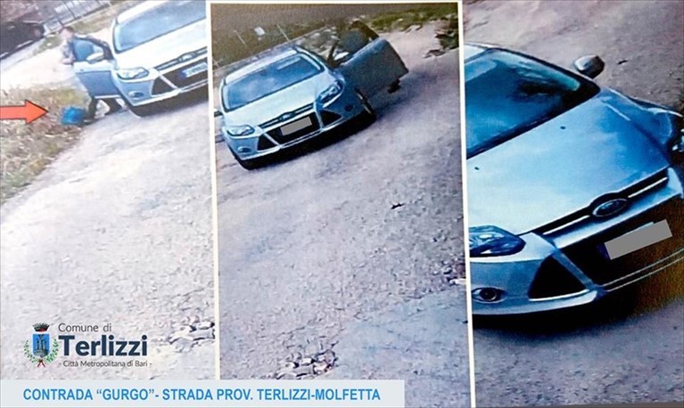 automobilista abbandona rifiuti