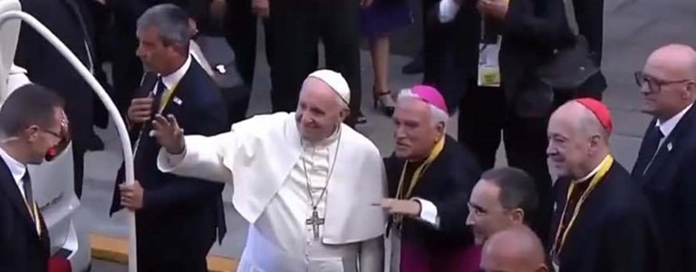 Papa Francesco e monsignor Girasoli in Perù
