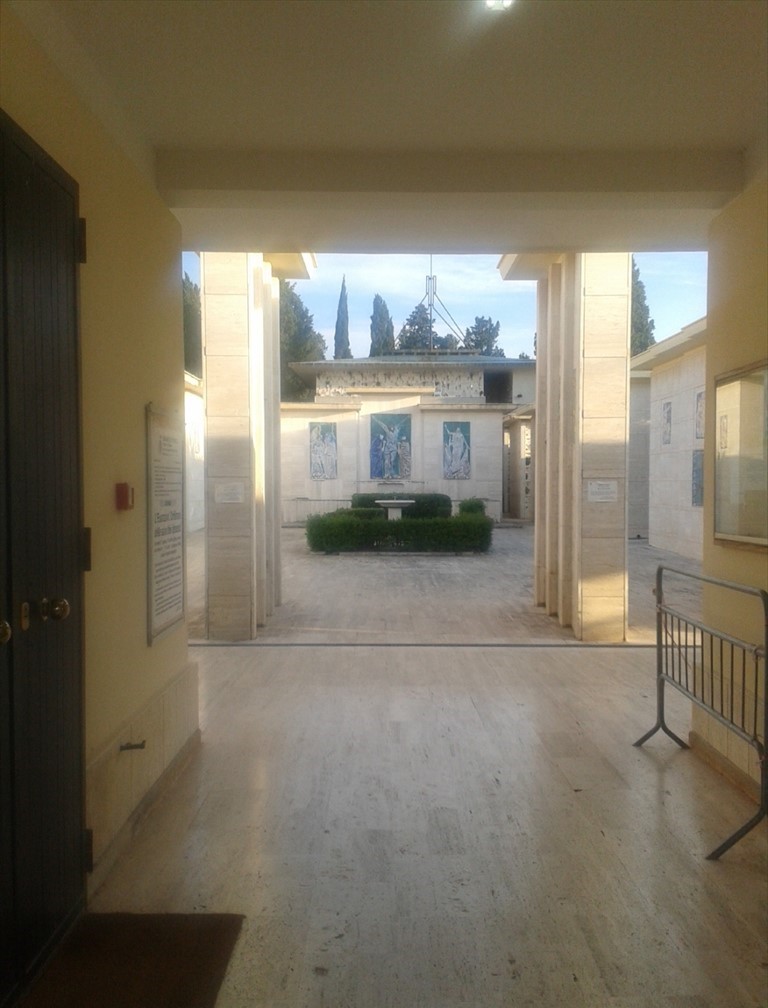 Ingresso nel cimitero di Terlizzi
