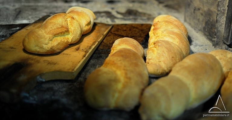 Particolari del "Pane di Gravina"