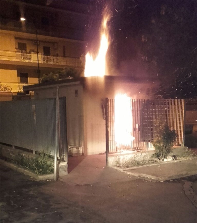 Incendio nei bagni pubblici di Via Torino