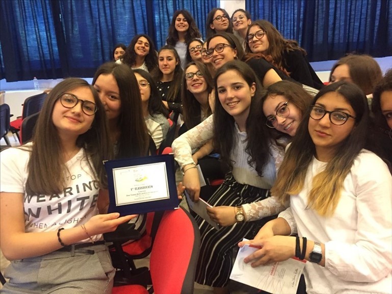 Le studentesse del Polo Liceale prime nel concorso “Don Tonino Bello
