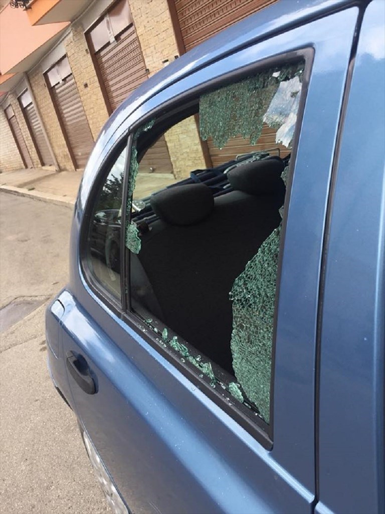 Decine di auto danneggiate lungo Via Millico!