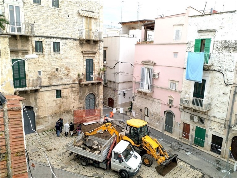 Iniziati i lavori in Largo Poerio