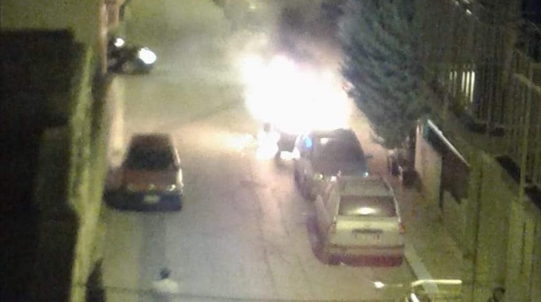 Ancora un'auto in fiamme nella botte