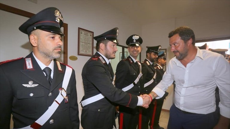 Anche Salvini plaude agli arresti nel clan Dello Russo-Ficco: «Avanti così