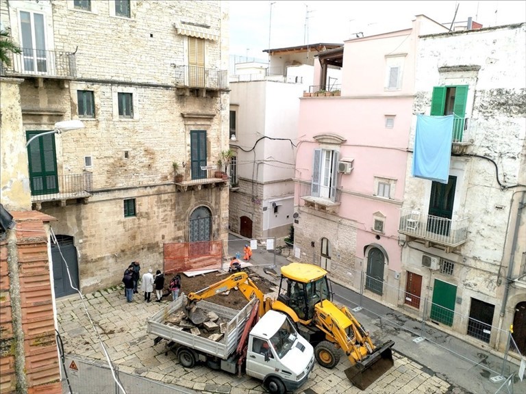 Iniziati i lavori in Largo Poerio