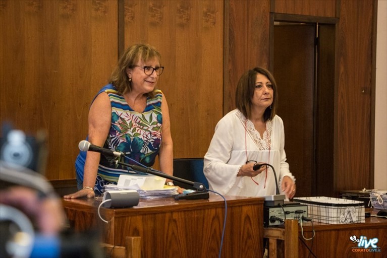A sinistra