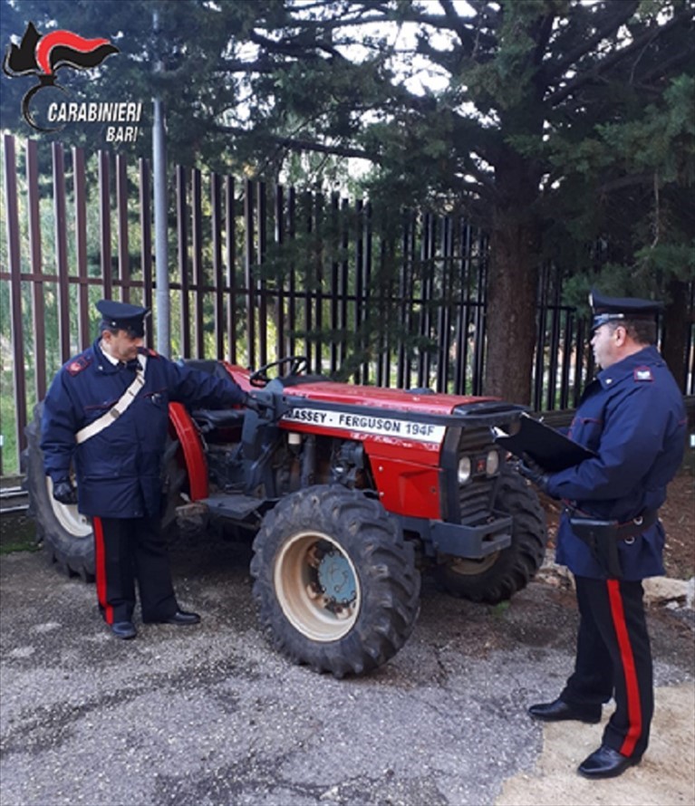Un mezzo agricolo recuperato dai Carabinieri